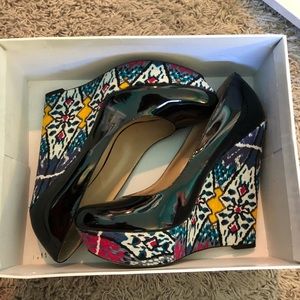 Patterned wedge Steve Maddens